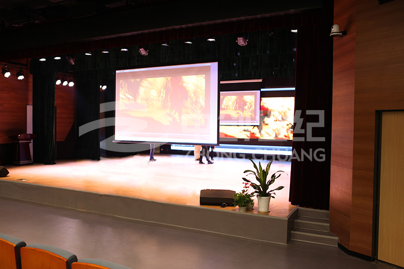 深中南山創(chuàng)新學校階梯教室-舞臺區(qū)域